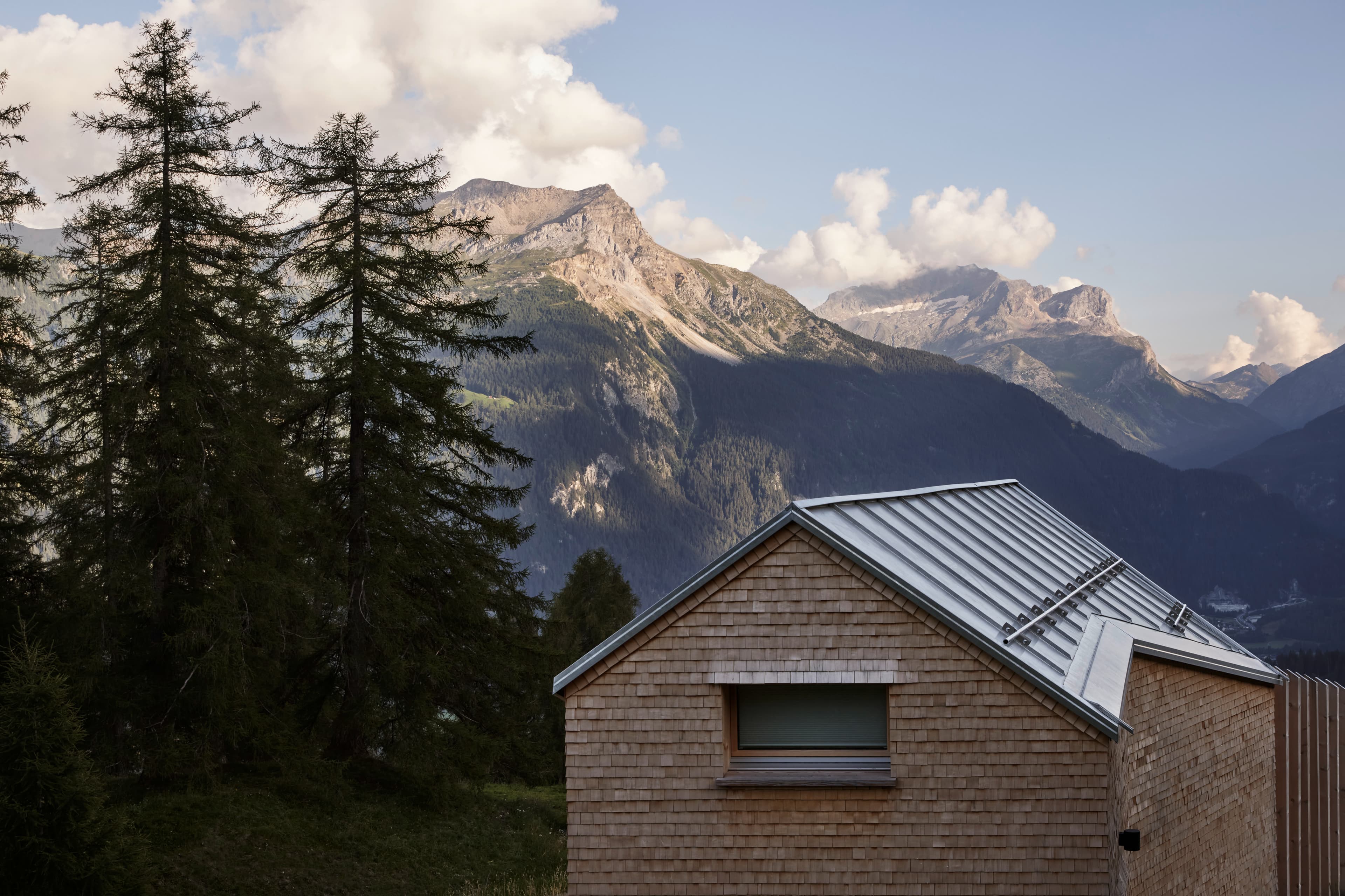 Blick auf die Berge und Casa High Life