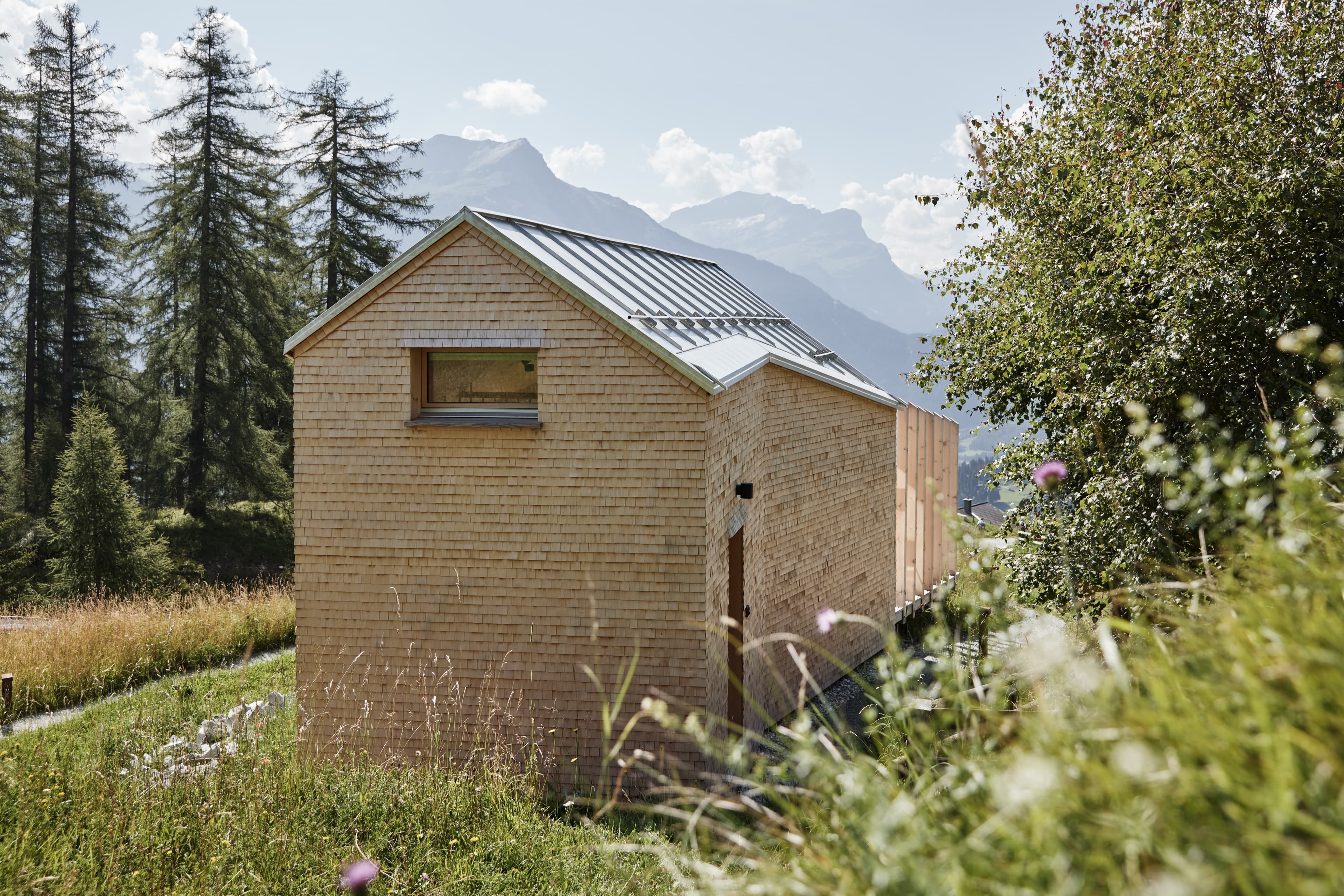 Casa High Life mountain lodge and alpine surroundings